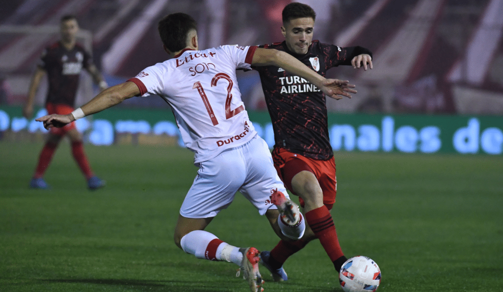 River defiende la punta ante Huracán hora formaciones y cómo ver en