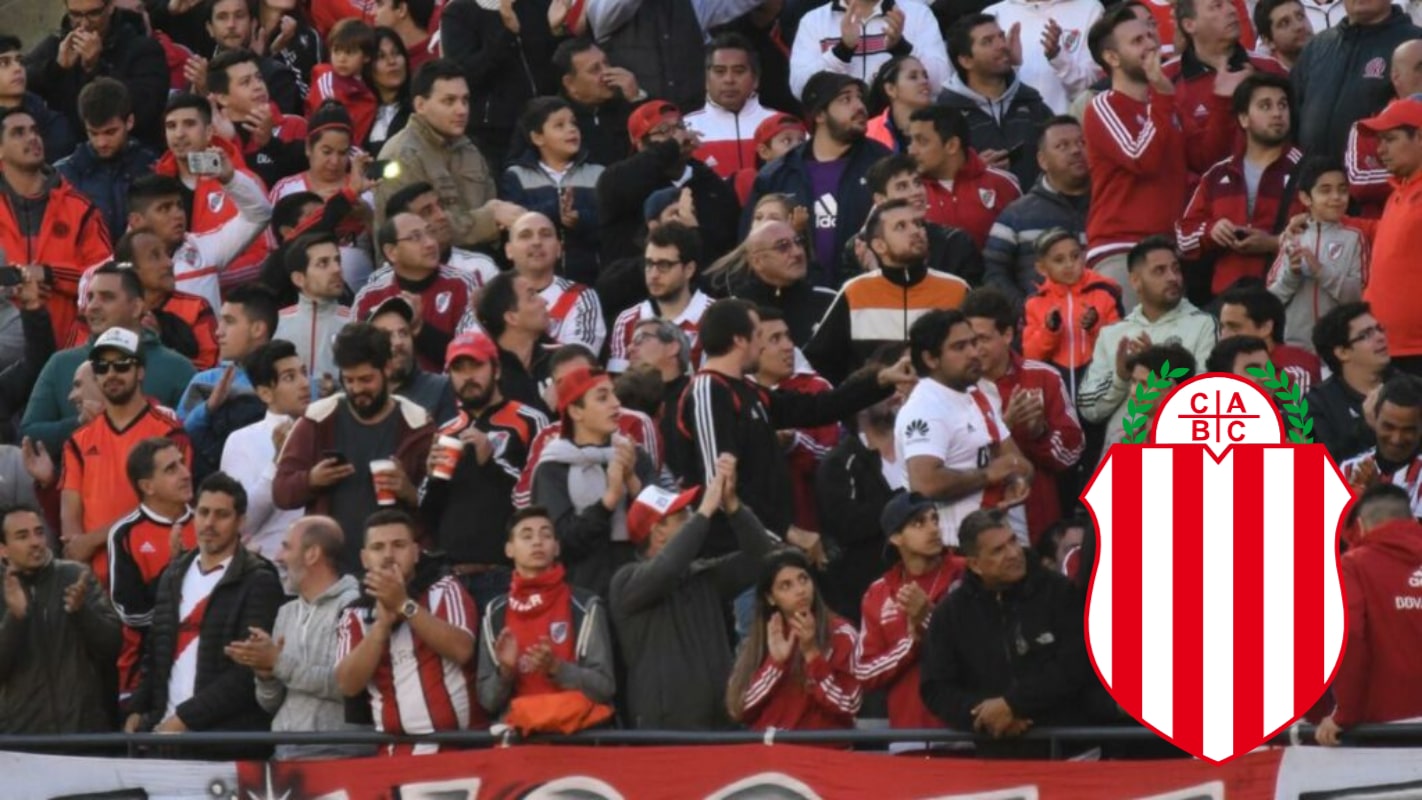 Barra Brava Fotos- Sudamerica - Trapos de la gente de Talleres de Remedios  de escalada argentina, ayer vs cañuelas FC por la primera B metropolitana  AFA