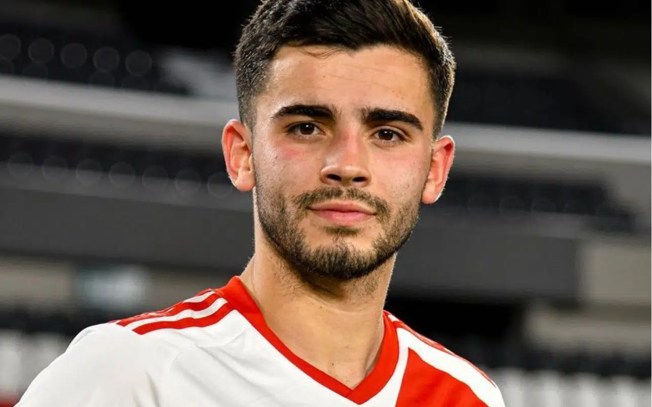 Simón