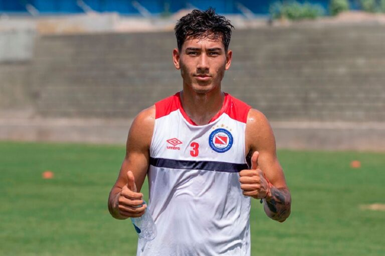 Confirmado: Argentinos cerró la venta y Román Vega tiene nuevo equipo