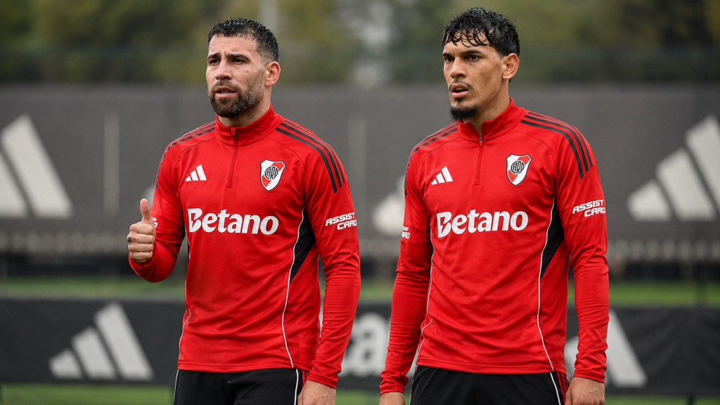 River quiere que Gustavo Gómez acompañe a Nicolás Otamendi.