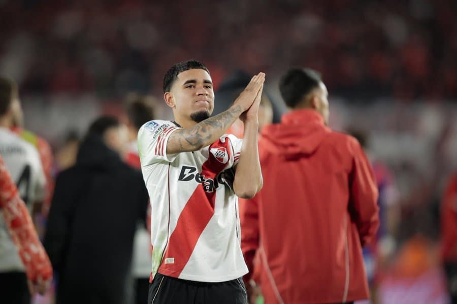 Kendry Páez le pidió perdón a los hinchas en el estadio.