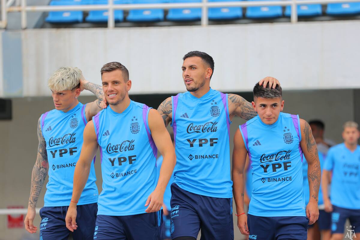 Lo llamó Coudet: River apura por un volante multicampeón con Argentina