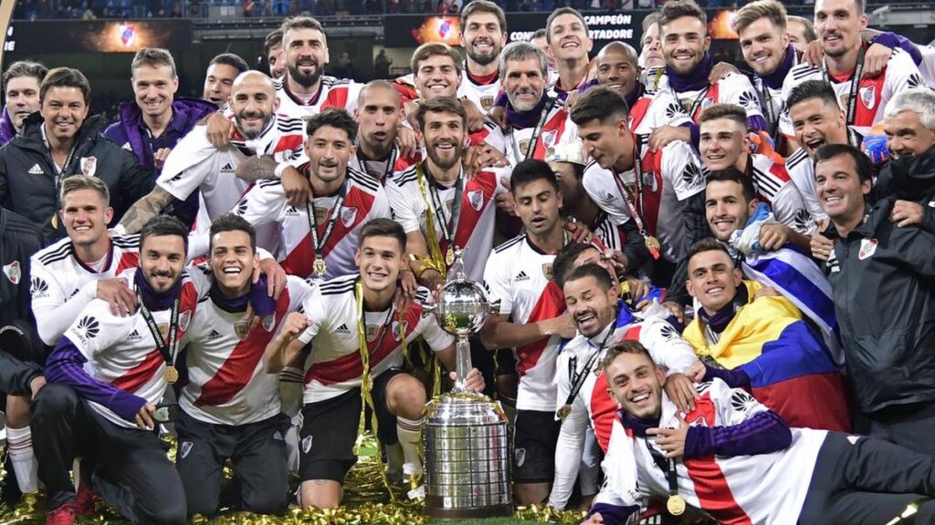 No vuelve: Coudet descartó el regreso de un multicampeón con River