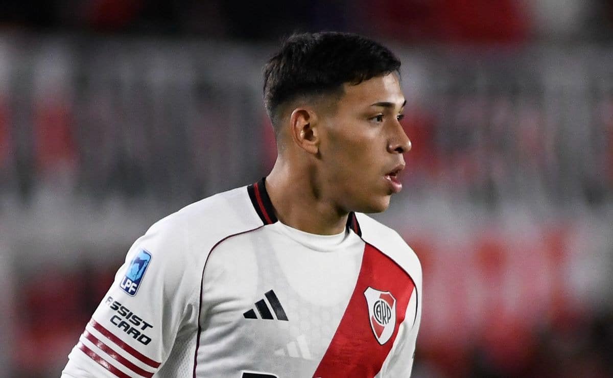 Giménez jugó su primer partido en el Monumental.