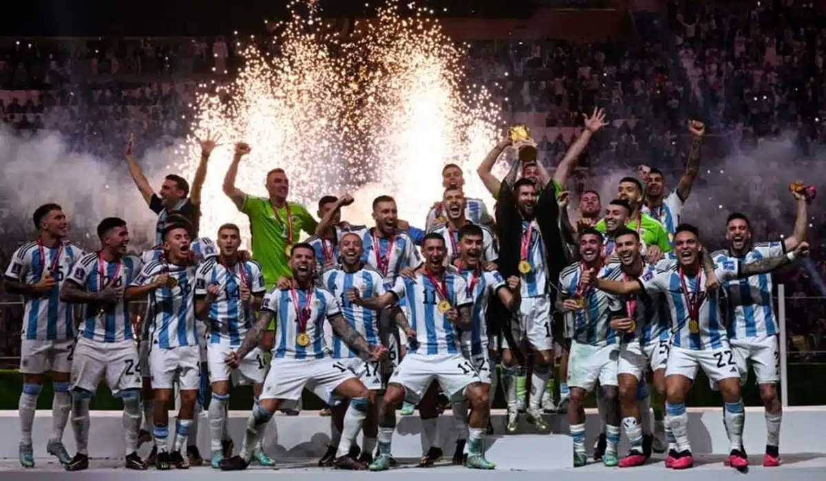 Bombazo: Un nuevo campeón del mundo llega a River y festeja Coudet