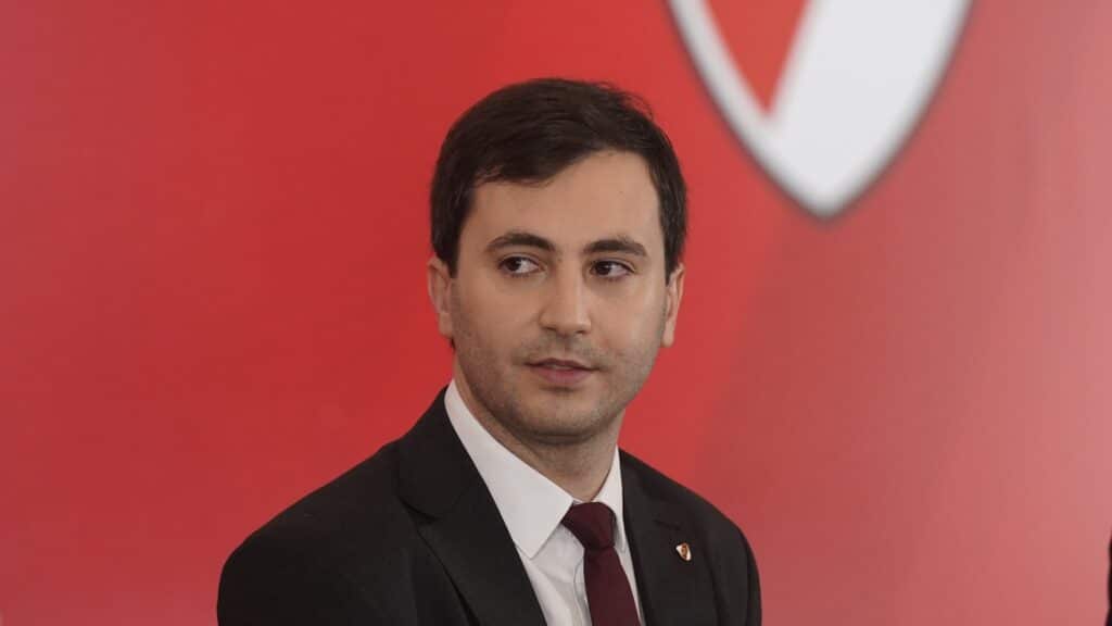 Di Carlo le prometió traer jerarquía a Coudet.