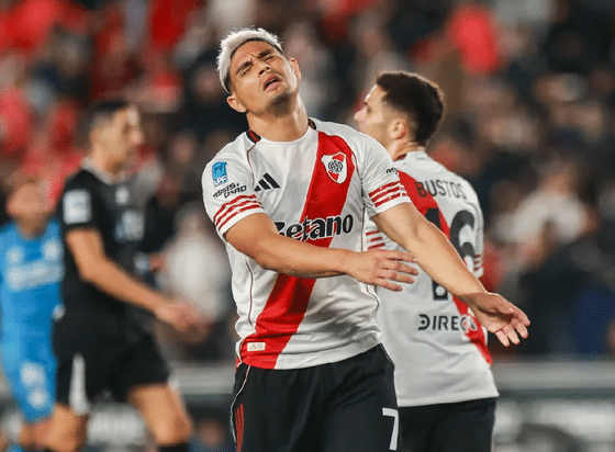 River perdió 0-1 ante Atlético Tucumán en el Monumental y compromete su clasificación a la Copa Libertadores 2027. Los detalles de la caída.