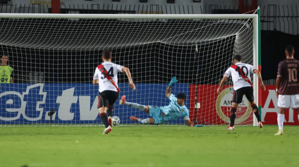 Quintero falló su segundo penal consecutivo en River