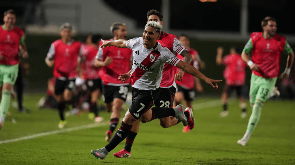 River ganó con un gol sobre la hora de Salas