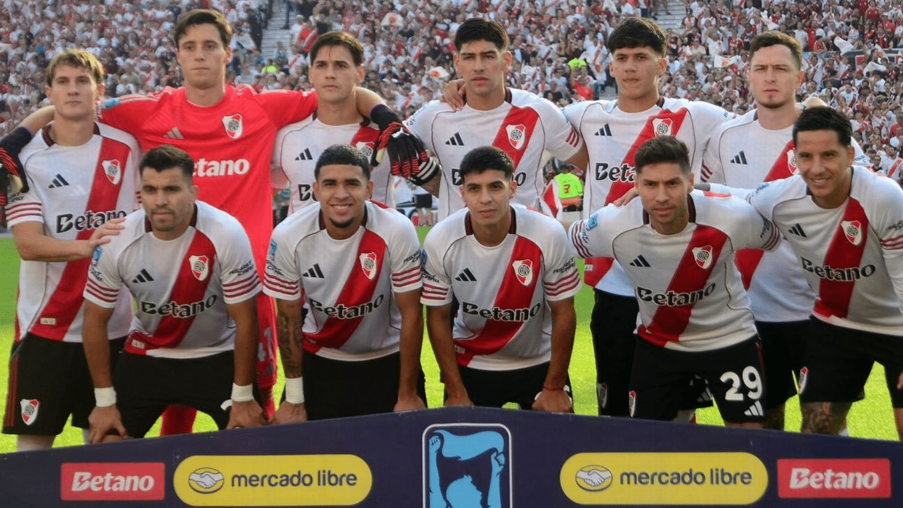 Kendry Páez se quedará en River, al menos 6 meses más.