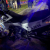 La firma de Cachete quedó estampada en la moto del policía.