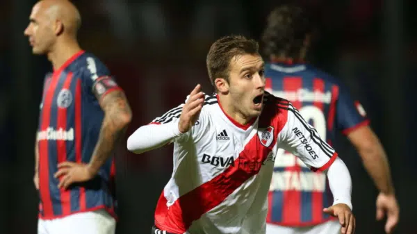 Pezzella anotó el único gol del encuentro entre River y San Lorenzo.