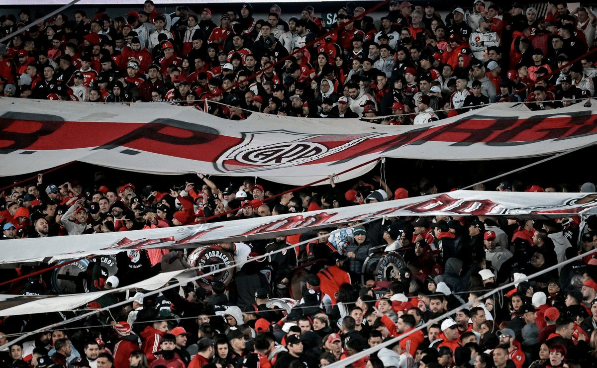 Los hinchas expresaron su descontento con el equipo