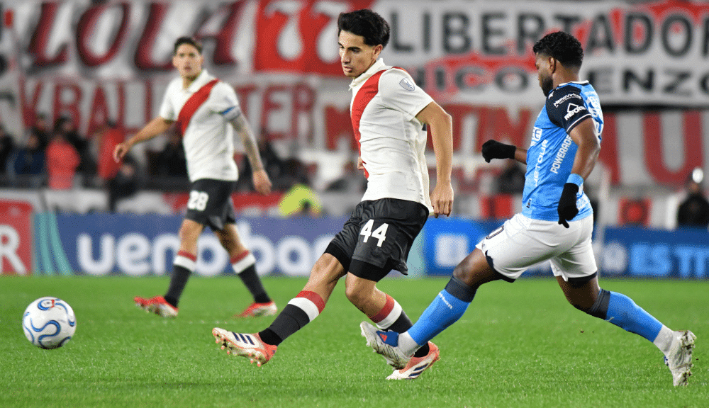Silva marcó el tercer gol ante Blooming y celebró por primera vez con River