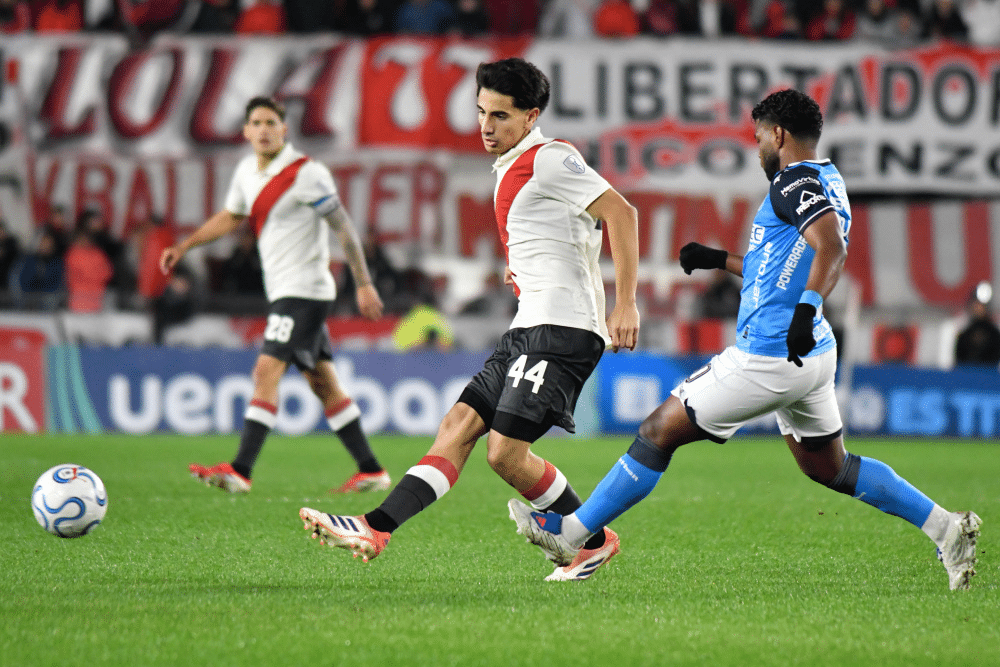 Silva marcó el tercer gol ante Blooming y celebró por primera vez con River