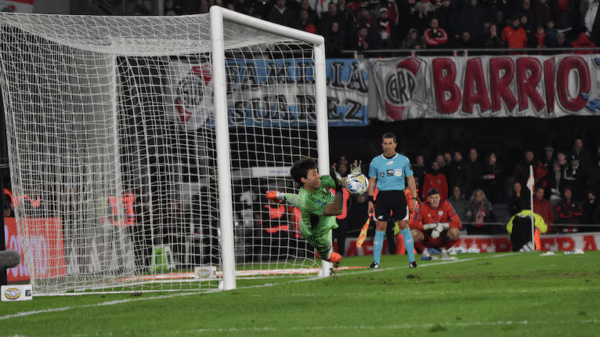 Beltrán fue la figura en la serie de penales ante San Lorenzo.