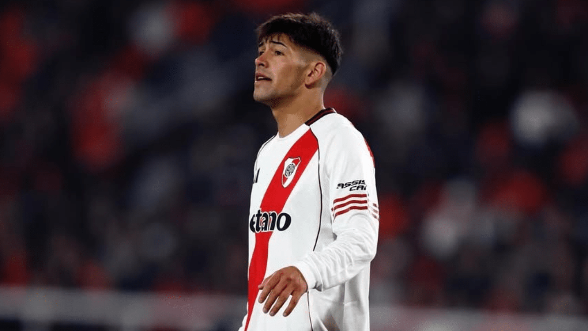 Los hinchas piden que Lautaro Rivero sea suplente.