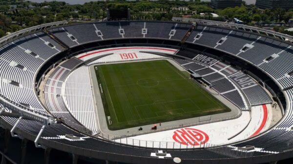 Airbnb y River: el curioso convenio para dormir en el Monumental