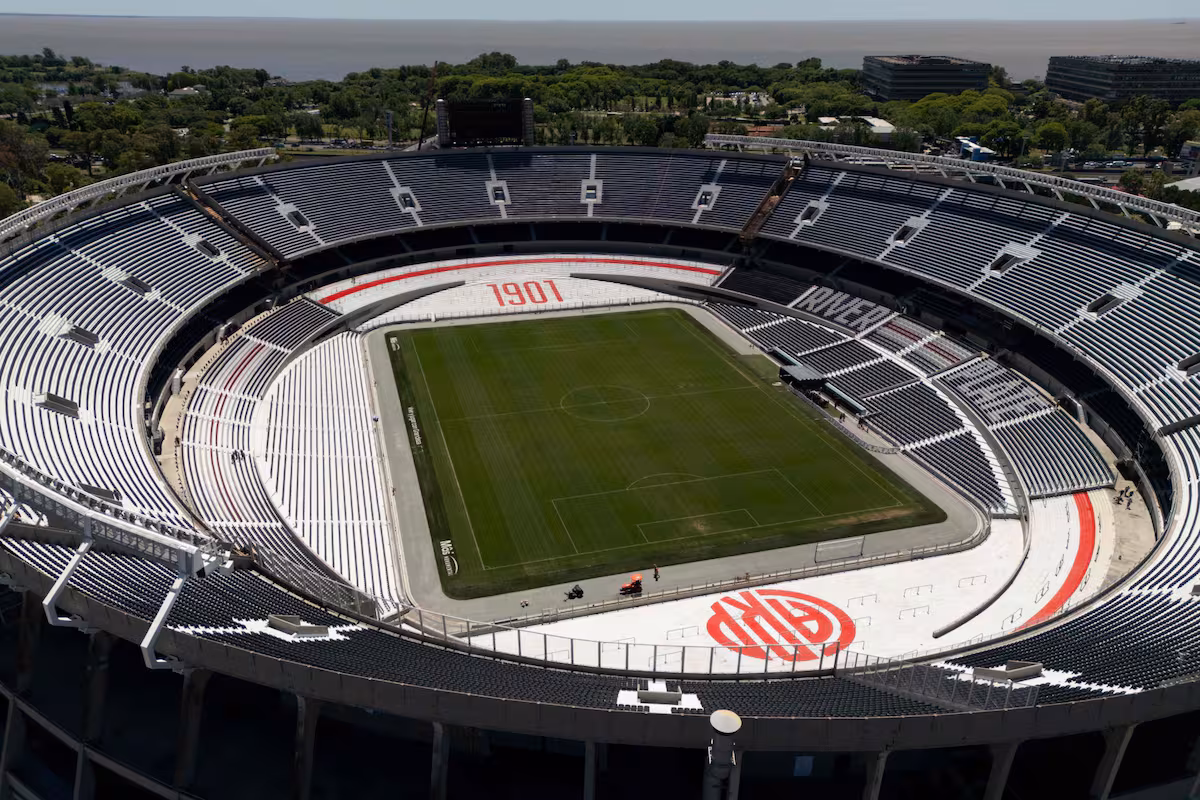 Airbnb y River: el curioso convenio para dormir en el Monumental