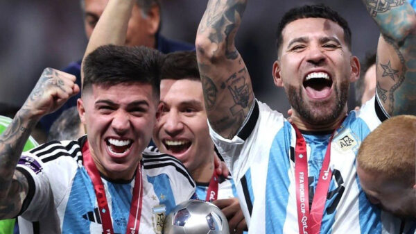 Enzo y Otamendi fueron campeones del mundo en 2022.