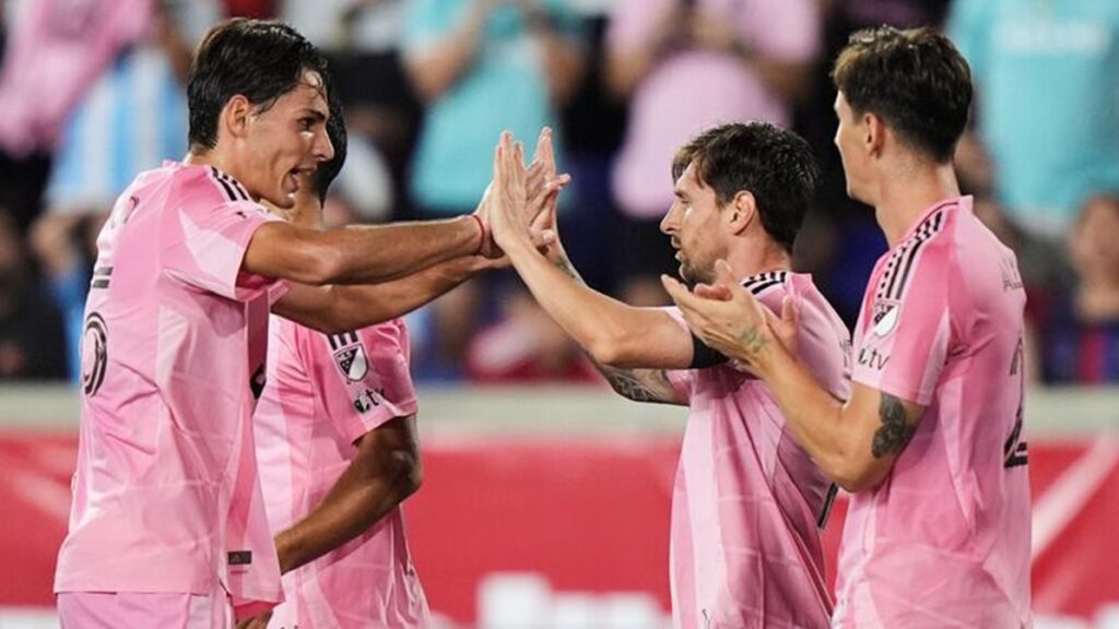 Lo quiso Gallardo: Fue compañero de Messi y podría ser refuerzo del River de Coudet