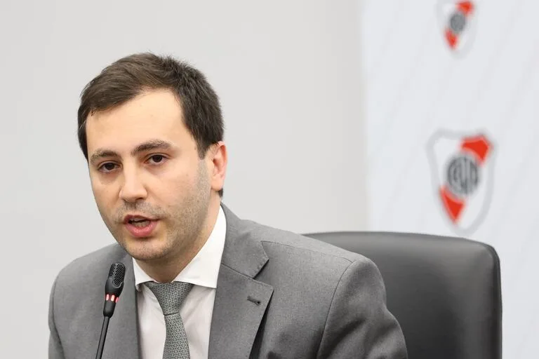 Stefano Di Carlo quiere romper el mercado de pases.