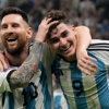 Julián Álvarez y Lionel Messi