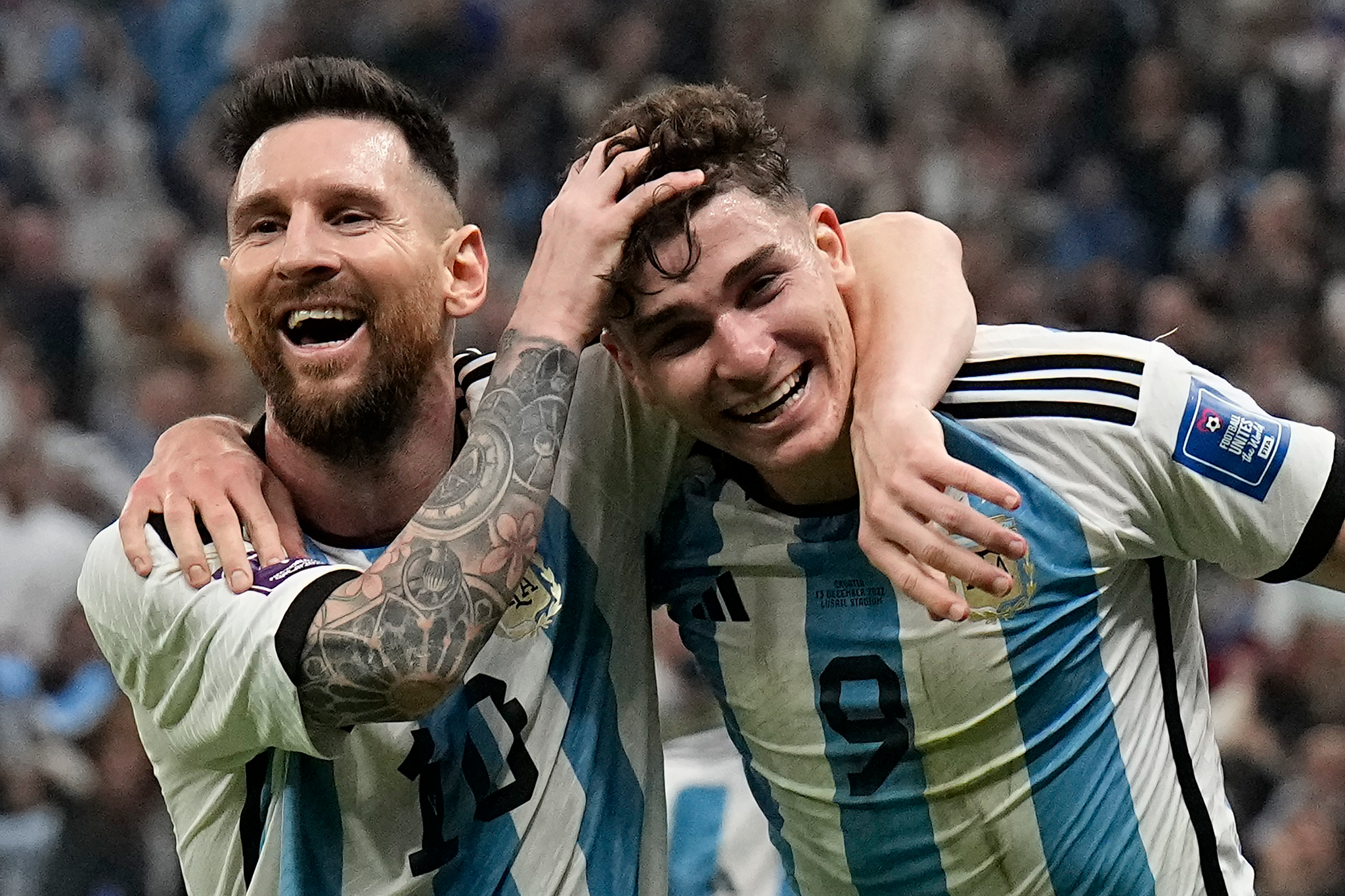 Julián Álvarez y Lionel Messi