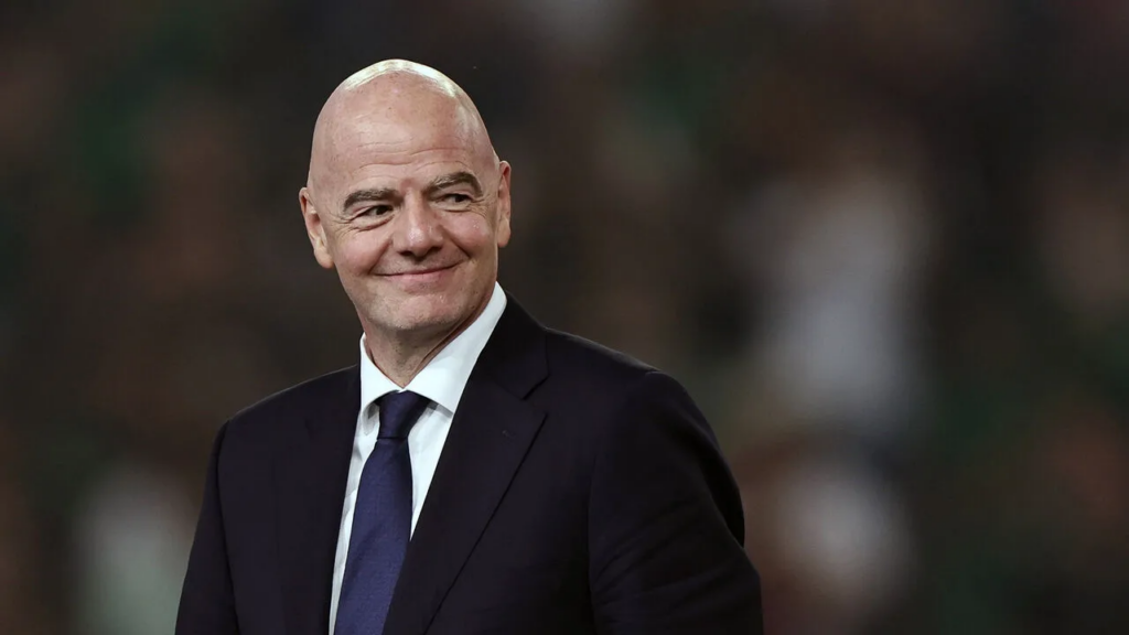 Gianni Infantino quedó sorprendido por la hinchada millonaria.