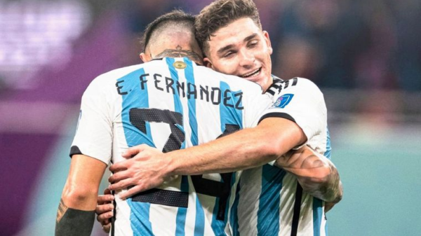 Enzo Fernández y Julián Álvarez.