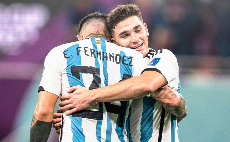 Enzo Fernández y Julián Álvarez.