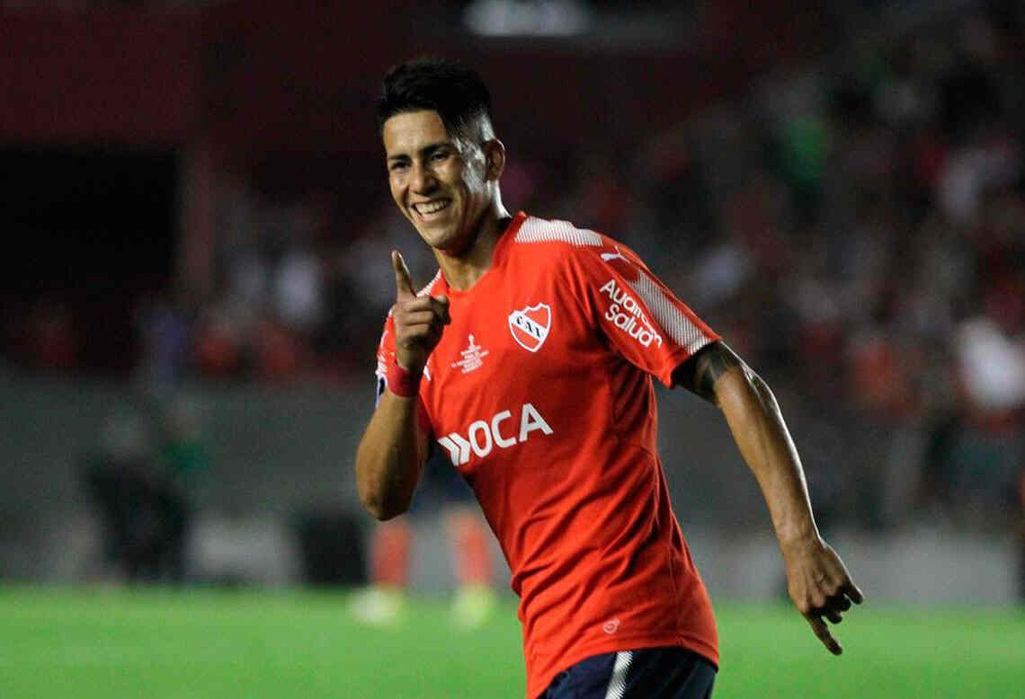 El Rojo busca a Maxi Meza.