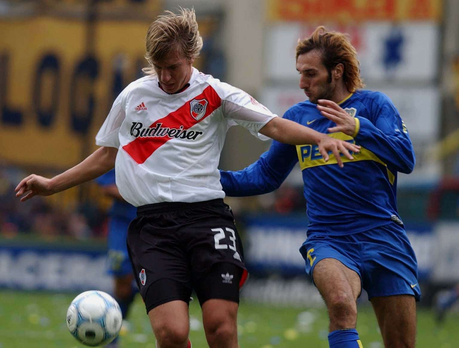 Maxi López en un Superclásico en 2004.